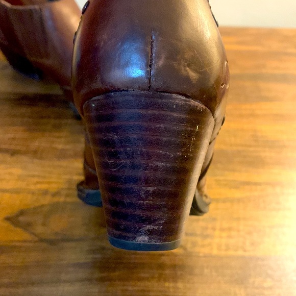 Born Chattel Brown Leather Studded Heeled Ankle Boots Size 9.5 - Picture 8 of 11